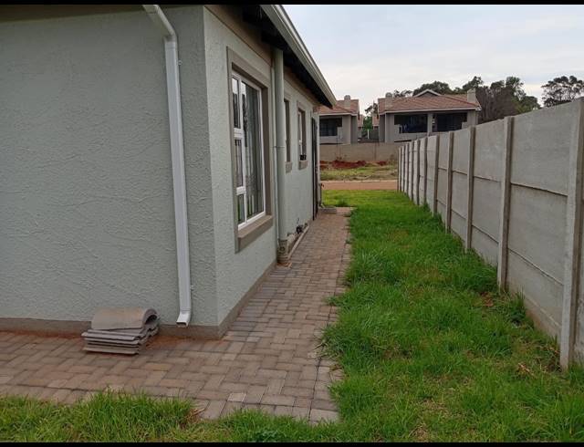2 BEDROOM FREEHOLD FOR SALE IN DALVIEW